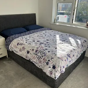 Double Next To London Heathrow Airport And Elizabeth Line Train To London West Drayton (Middlesex)